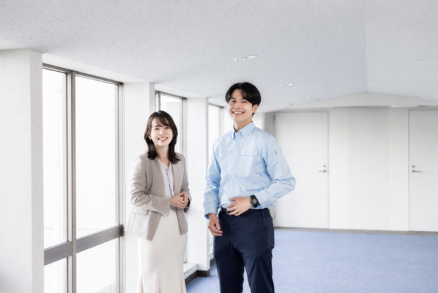 LPガス男性社員と女性社員の談笑